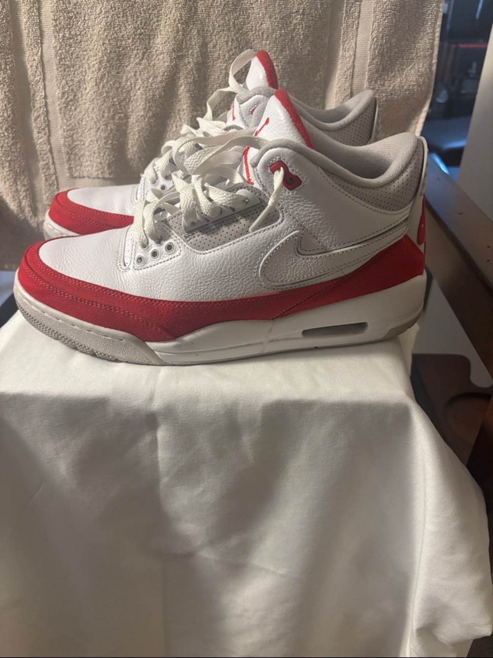 Air Jordan 3 White and Red Retro Low-Top Sneakers - Picture 2 of 5